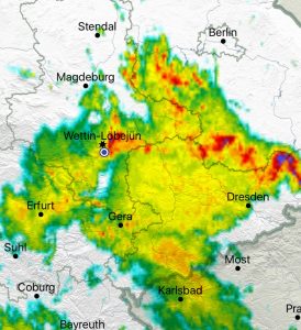 Fast ganz Sachsen, Thüringen und die südlichen Teile von Sachsen-Anhalt und Brandenburg befinden sich im Gewittergebiet.